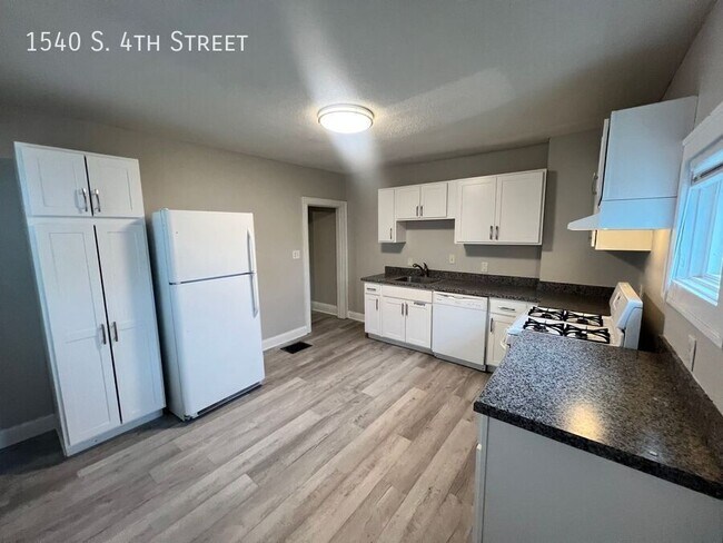 Building Photo - 1540 S 4th St