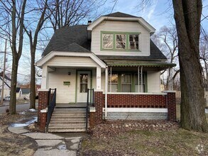 Building Photo - 124 Cadillac-