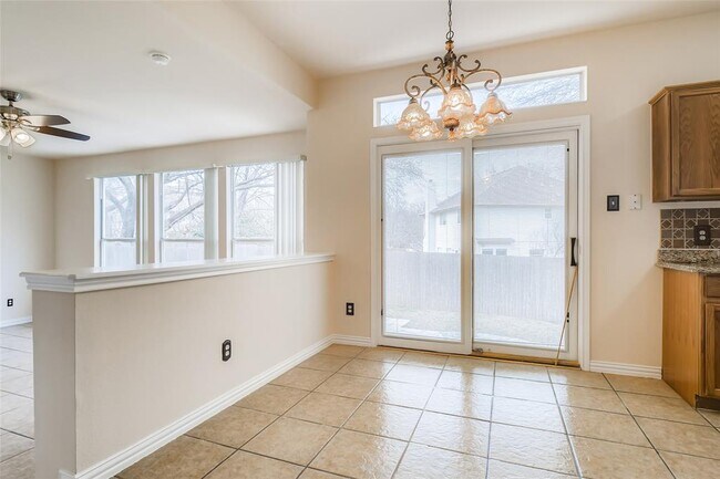 Building Photo - 1822 Rosenborough Ln N