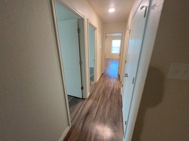 Building Photo - AVAILABLE NOW!