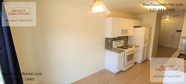Building Photo - Valencia Rd & Headley Rd 3/2 - All tile fl...