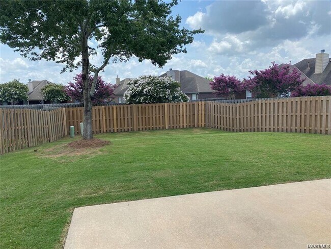 Building Photo - 4/3 in Deer Creek!