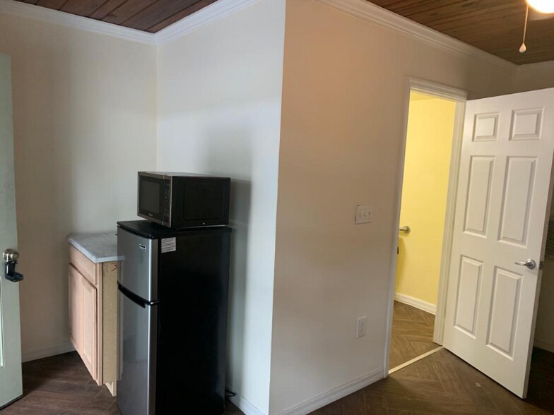 Building Photo - 16502 Spring St