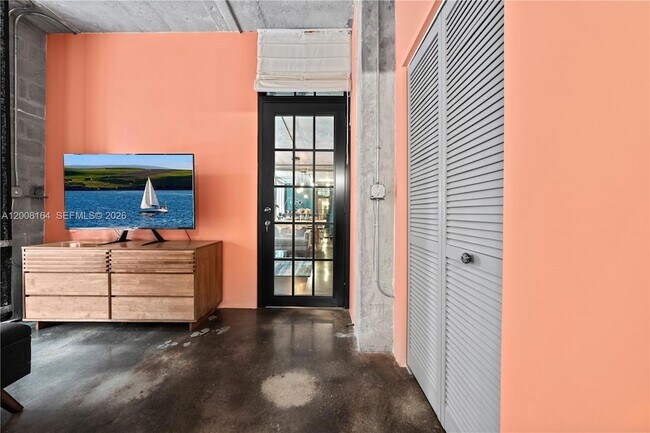 Building Photo - 444 NE 30th St