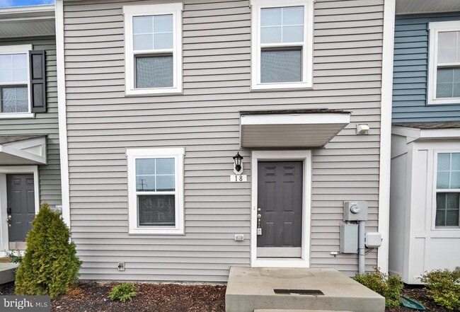 Building Photo - 18 Needle Ct