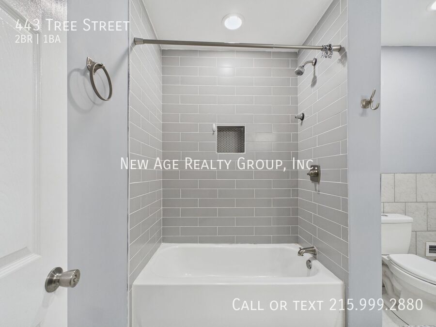 Building Photo - 443 Tree St