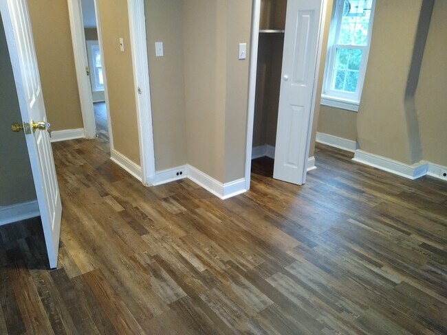 Building Photo - 216 E Ashmead St