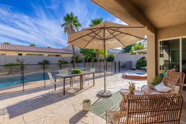 Building Photo - Beautifully Upgraded, Single Story 3 Bed, ...