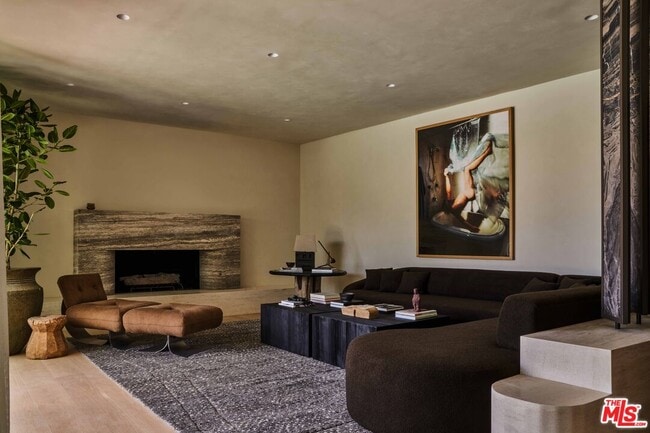 Building Photo - 1865 Loma Vista Dr