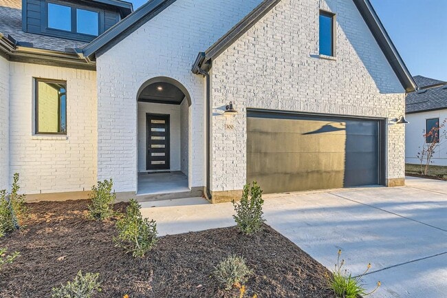 Building Photo - 300 Alava Wy