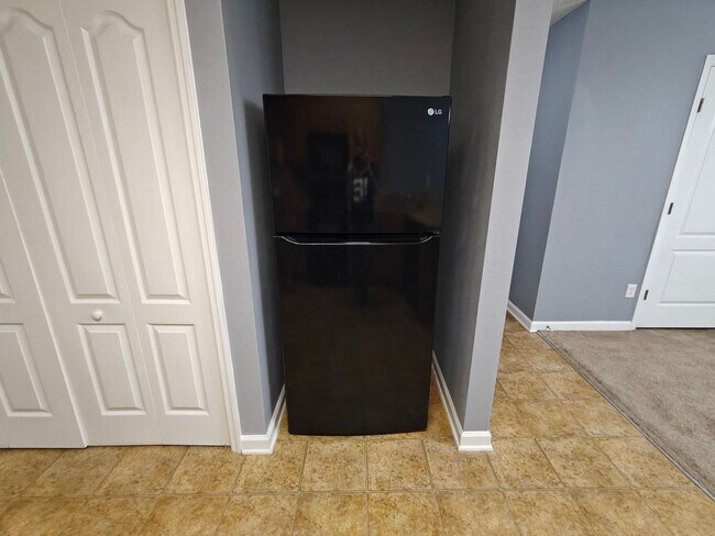 Building Photo - Spacious 2-Bed, 2.5-Bath Townhome with Gar...