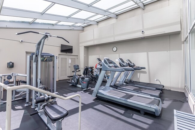 Building Photo - 1720 Maple Ave