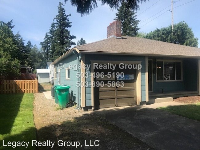 Building Photo - 4 br, 2 bath House - 3935 SE Harrison St