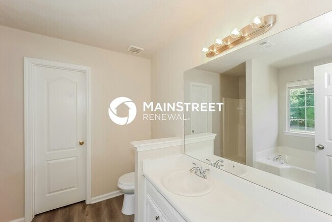 Building Photo - 3 Bedroom Pet-Friendly Home in Jonesboro, GA with Main Street Renewal