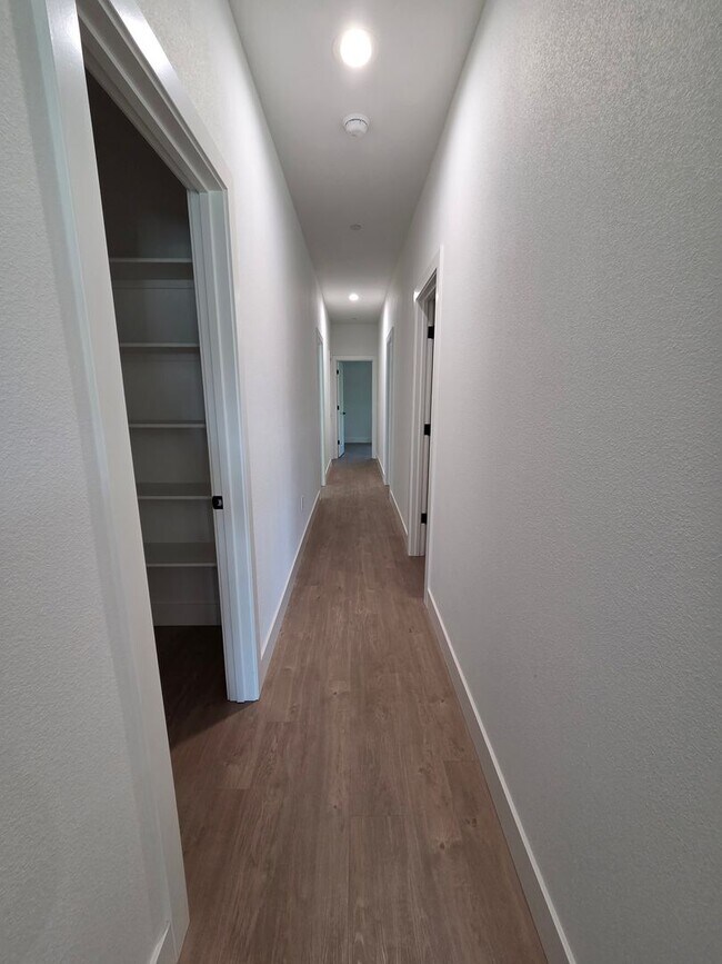 Building Photo - Brand New Build on Old Alturas - ALL Electric with City of Redding Solar!