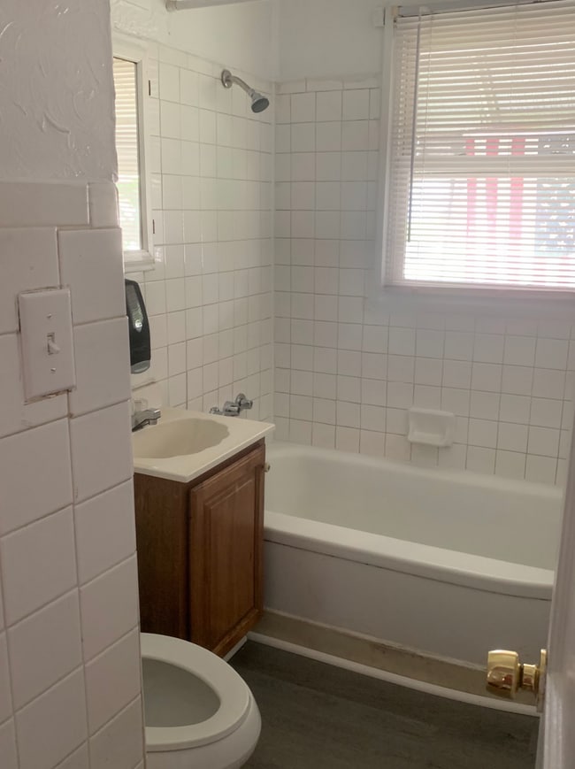 Building Photo - 311 Ernst Ave