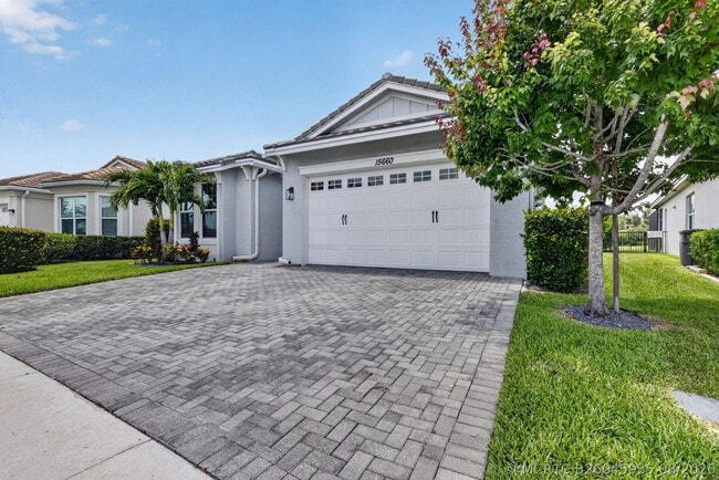 Building Photo - 15660 Goldfinch Cir