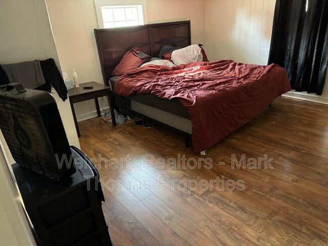 Building Photo - 1403 Elm St