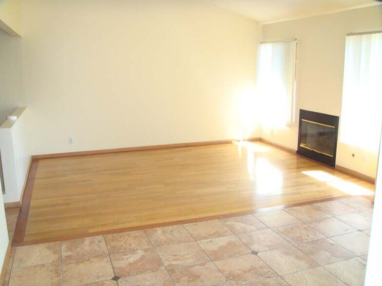 Building Photo - 15790 Midwood Dr