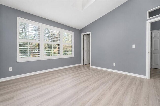 Building Photo - 3539 Mt Vernon Cir