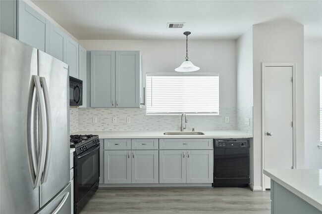 Building Photo - 21718 Grassy Hill Ln