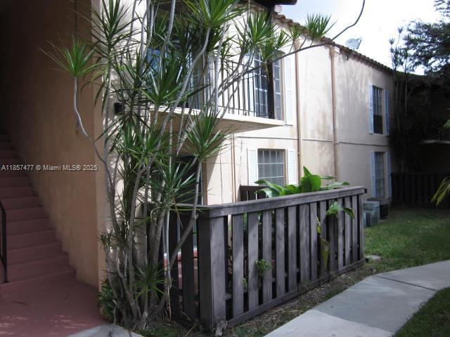 Building Photo - 10748 N Kendall Dr