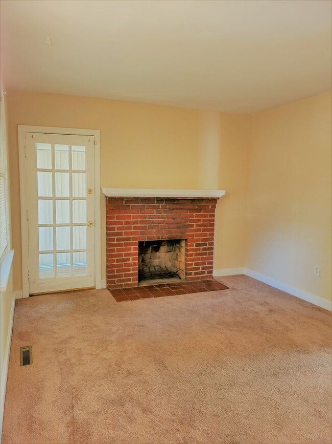 Building Photo - 623 Ratcliffe Ave