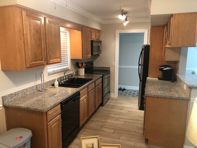 Building Photo - 2026 WINTER RENTAL ! FURNISHED - 5 MINUTES...