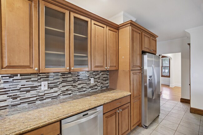 Building Photo - 166 Franklin Ave