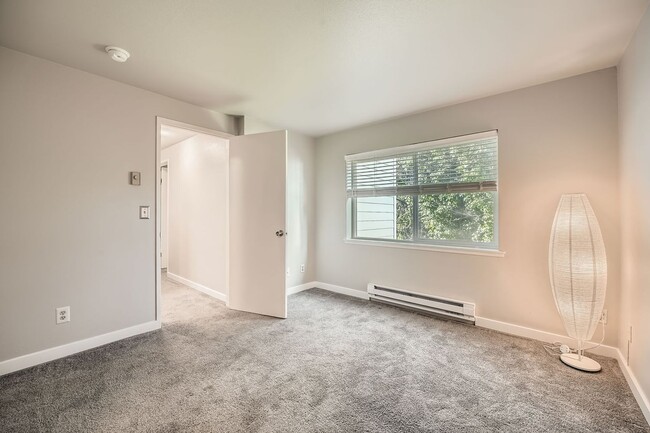 Building Photo - Updated 2 Bed Renton Ridge Condo; A Great ...