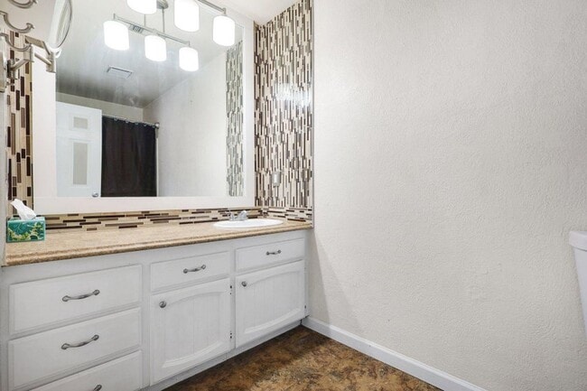 Building Photo - Beautiful Home w/ Panoramic Views!!  (Lake California)