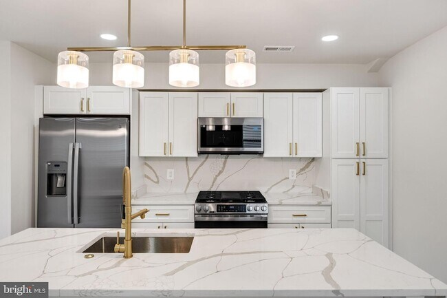 Building Photo - 113 Clifford Ave