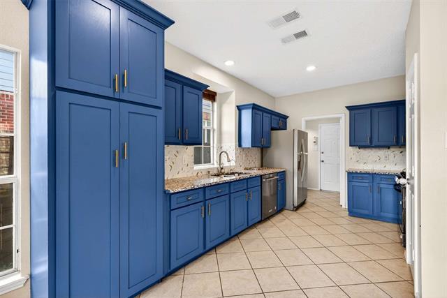 Building Photo - 2124 Newport Dr