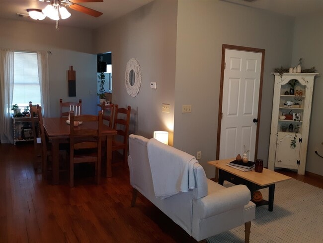 Building Photo - 524 S Gray St