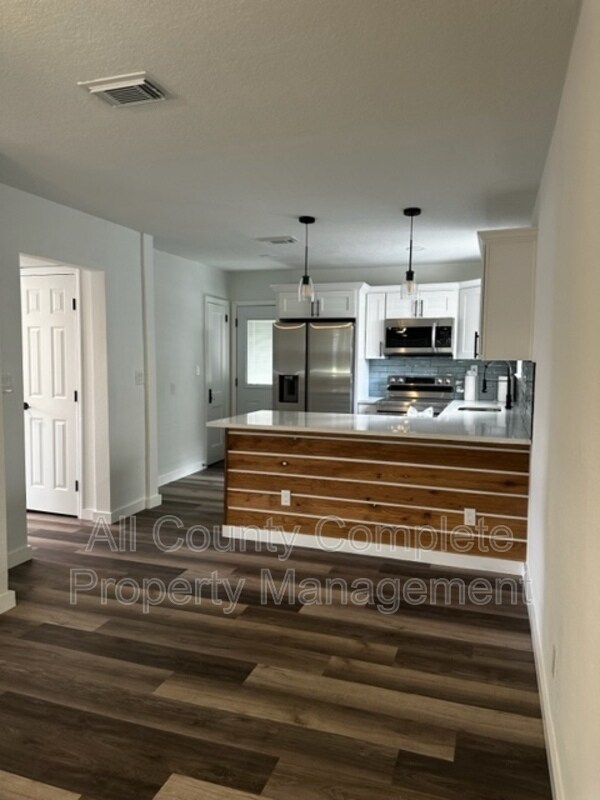 Building Photo - 7616 Lueders Ave