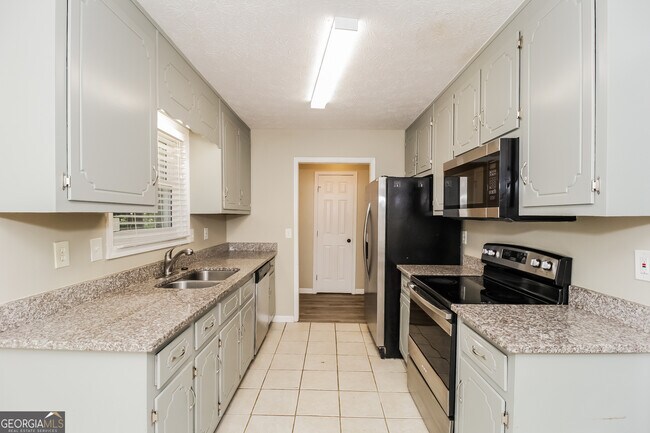 Building Photo - 5824 Stonehaven Dr NW