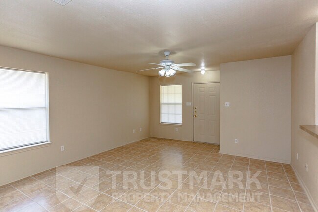 Building Photo - 932 Maplewood Dr
