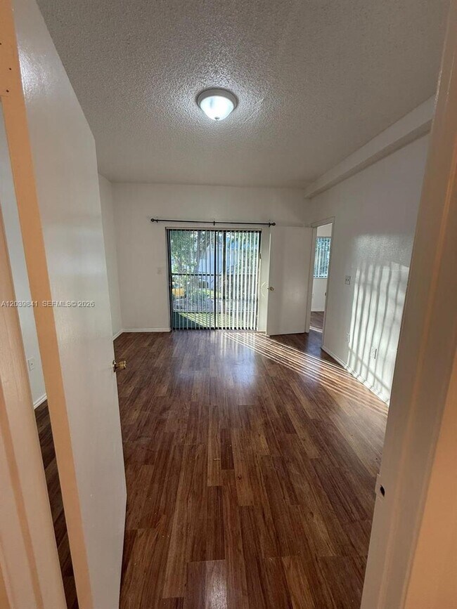 Building Photo - 2550 SW 18th Terrace