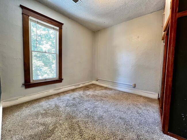 Building Photo - The Remington (BR-LN)