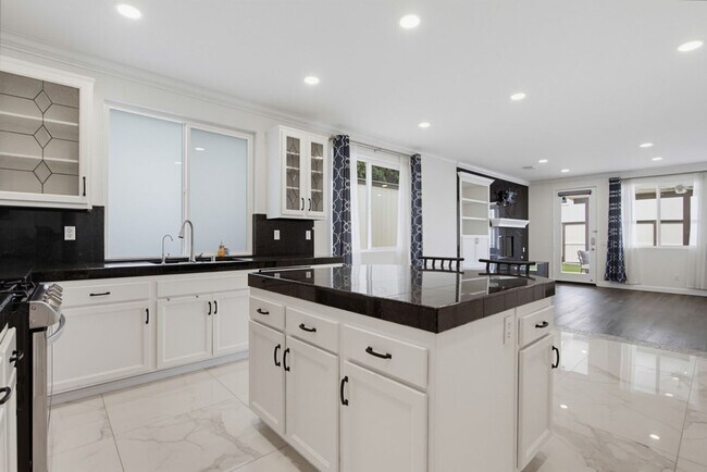 Building Photo - 3239 Canyon View Dr