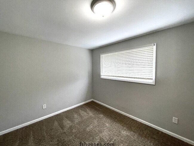 Building Photo - Warren Park 1 Bedroom Apartment