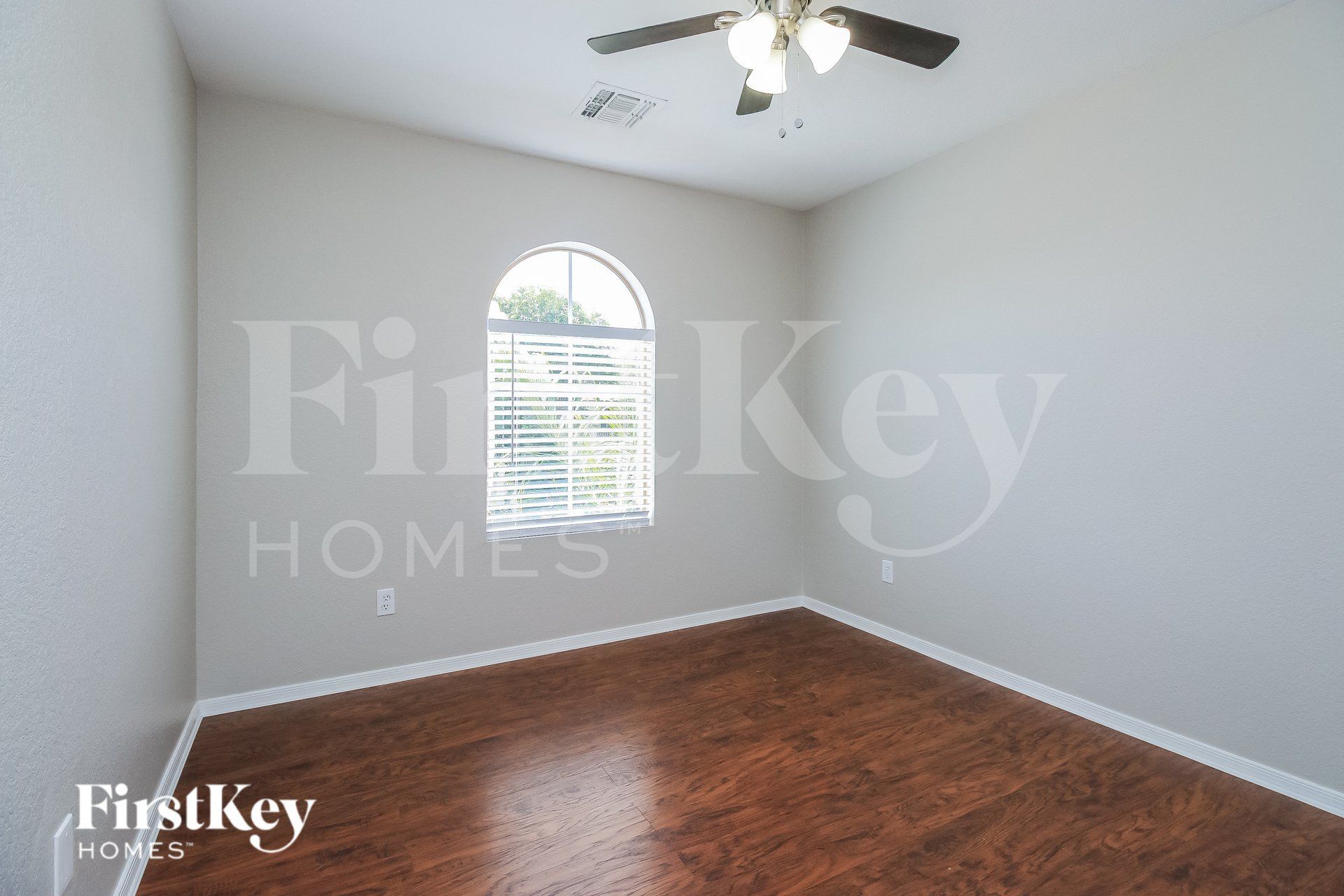 Building Photo - 4742 E Meadow Creek Way