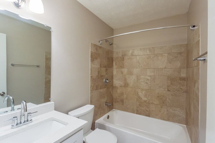 Building Photo - 661 Greenview Ave SE