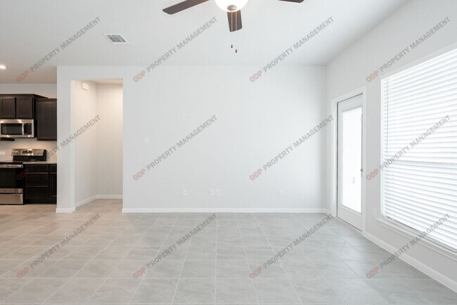 Building Photo - 424 Poplin Ln