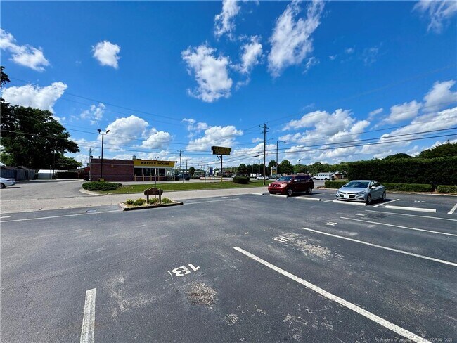 Building Photo - 2601 N Roberts Ave
