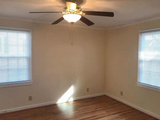 Building Photo - Completely remodeled 3 bedroom  w/ screened porch. Applications accepted at www.treg-rentals.com ...