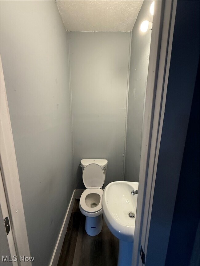 Building Photo - 204 Broad Ave NW