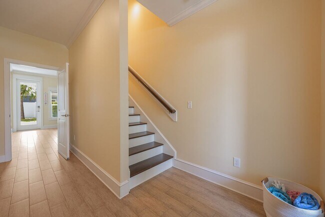 Building Photo - Fully Furnished Jax Beach Townhome