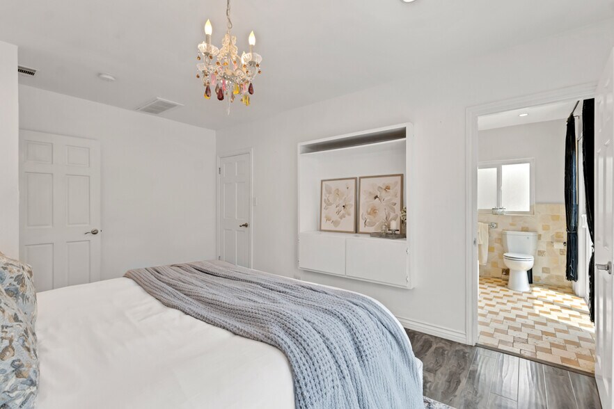 Building Photo - 19419 Oxnard St