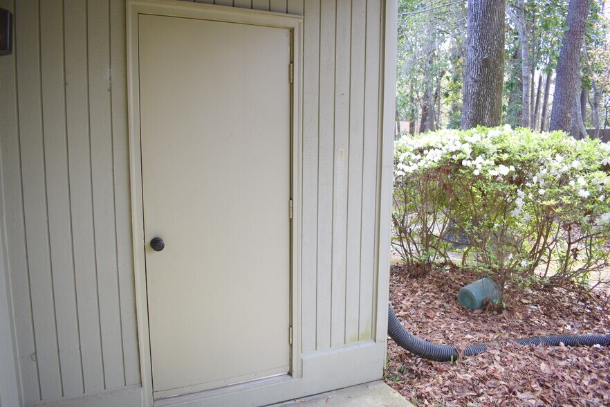 Building Photo - 3631 Saint Johns Ct